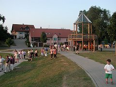 Vorbei am Pavillon zum Schie&szlig;weiher