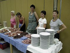 Buffet mit franz&ouml;sischen Wurstwaren